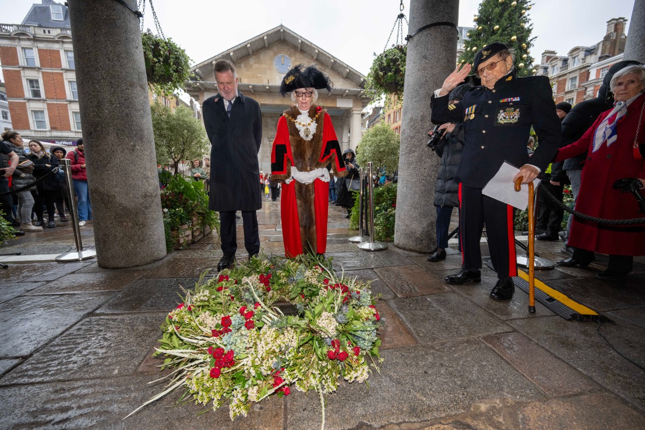 COVENT GARDEN ARMISTICE CEREMONY
WITH LORD MAYOR PATRICIA MCALLISTER-WESTMINSTER CITY COUNCIL,
ANDREW HICKS, ESTATE DIRECTOR SHAFTESBURY CAPITAL
FR ALAN ROBINSON 
LOU MYERS  former Royal Artillery serviceman AND LOCAL RESIDENT