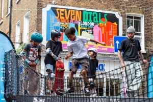 *** FREE FOR EDITORIAL USE ***
Children take part in a skateboarding demonstration at the skate ramp in Neal Street at the Seven Dials Summer Sessions festival in the heart of London s West End. Picture date: July 30th, 2022. Seven Dials is also supporting their charity partner, Young Camden Foundation, with all donations to their local tap points going towards the charity during the celebrations. Photo credit should read: Stephen Chung/PinPep